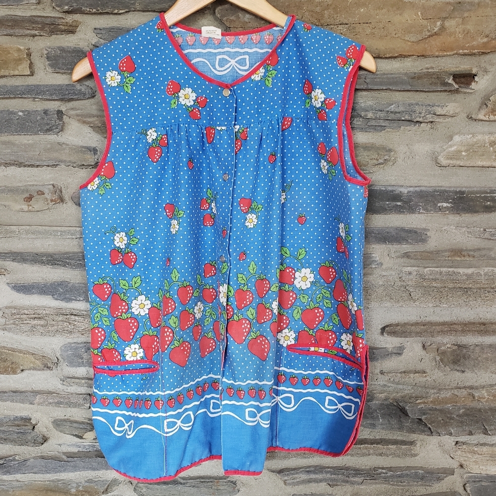 VTG Strawberry Art Smock Kids Large = Adults S/M